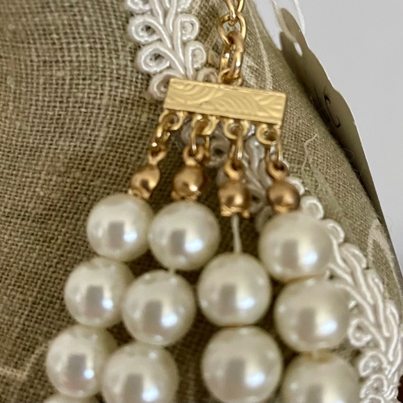 Gorgeous Collar Style Necklace - Picture 3 of 3